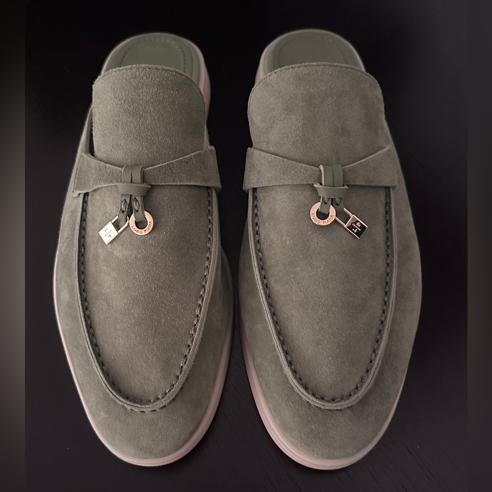 Pre-owned Loro Piana Mule Loafer in Olive Green Size 40. Fits a US size 9
